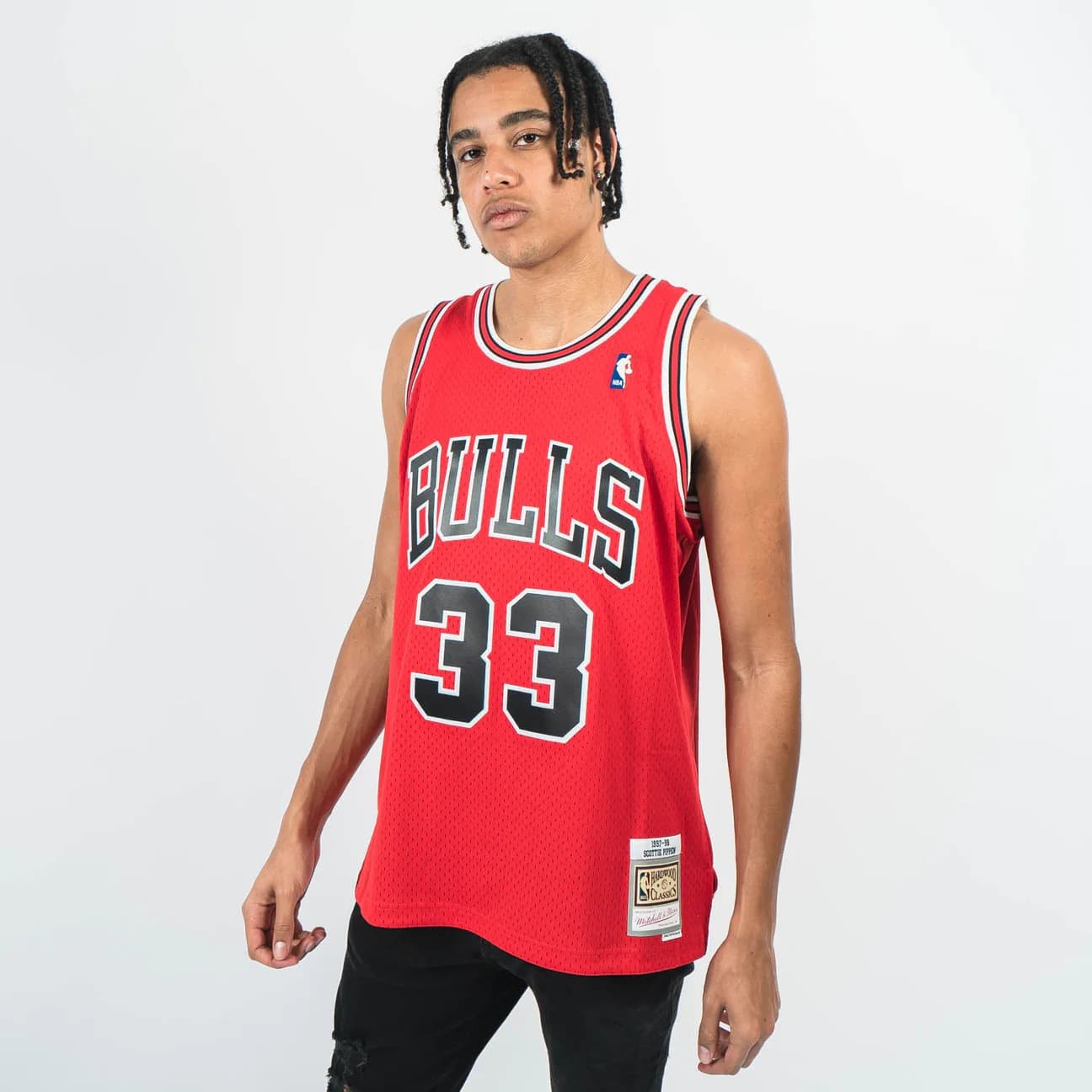 1997-1998-chicago-bulls-scottie-pippen-33-swingman-hardwood-classic-red-jersey