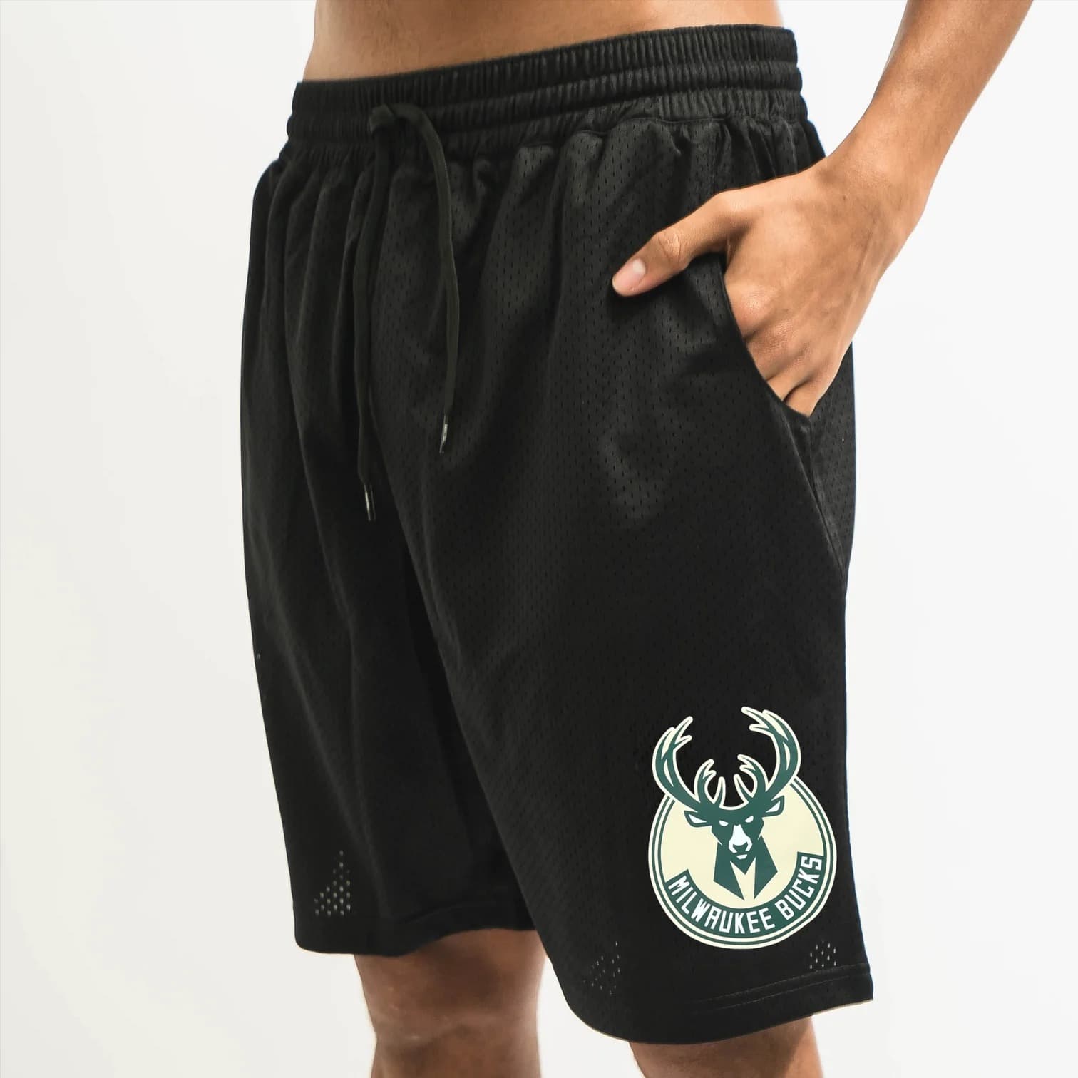 milwaukee-bucks-team-logo-nba-mesh-shorts