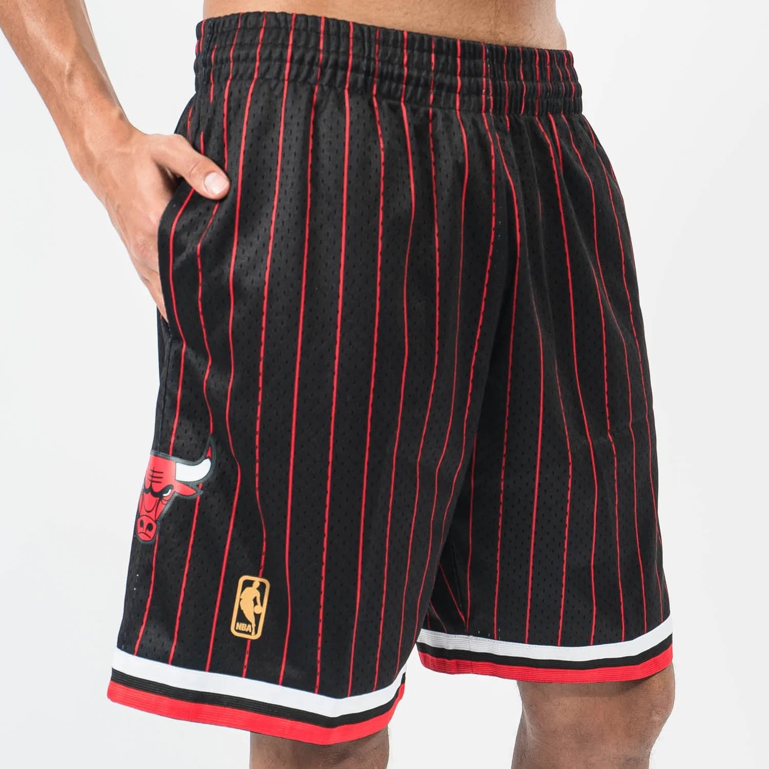 mitchell-ness-chicago-bulls-1996-97-hardwood-classics-throwback-swingman-nba-pinstripe-shorts