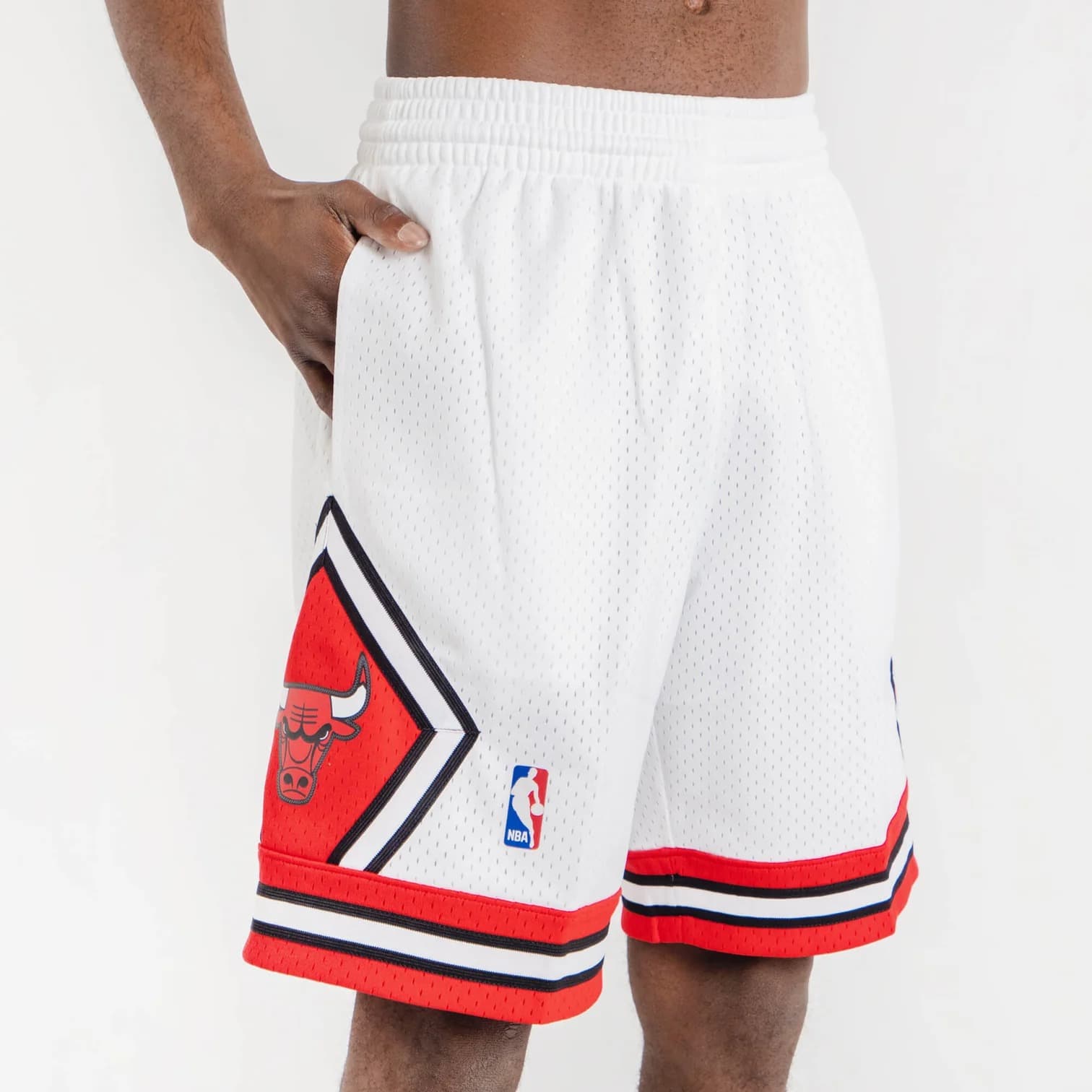 mitchell-ness-chicago-bulls-1997-98-hardwood-classics-throwback-swingman-nba-shorts-white