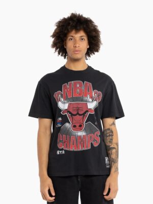 Mitchell-Ness-Chicago-Bulls-Vintage-Bust-Out-T-Shirt-1