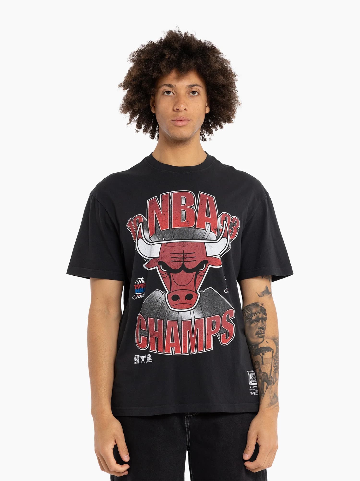 mitchell-ness-chicago-bulls-vintage-bust-out-t-shirt