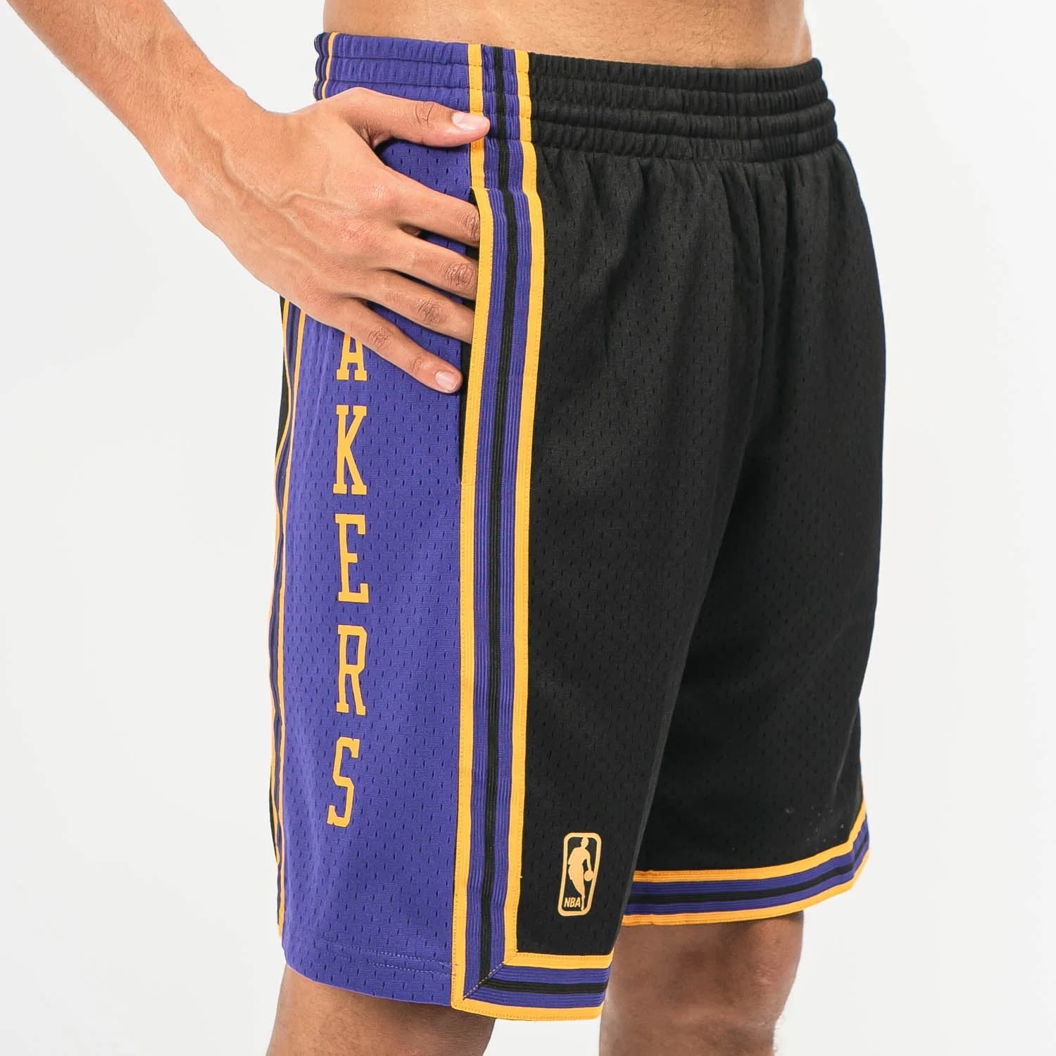 mitchell-ness-los-angeles-lakers-1996-97-hardwood-classics-throwback-reload-swingman-nba-shorts