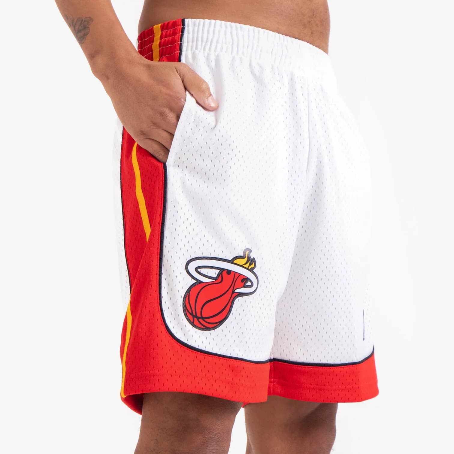 mitchell-ness-miami-heat-2005-06-hardwood-classics-throwback-swingman-nba-shorts