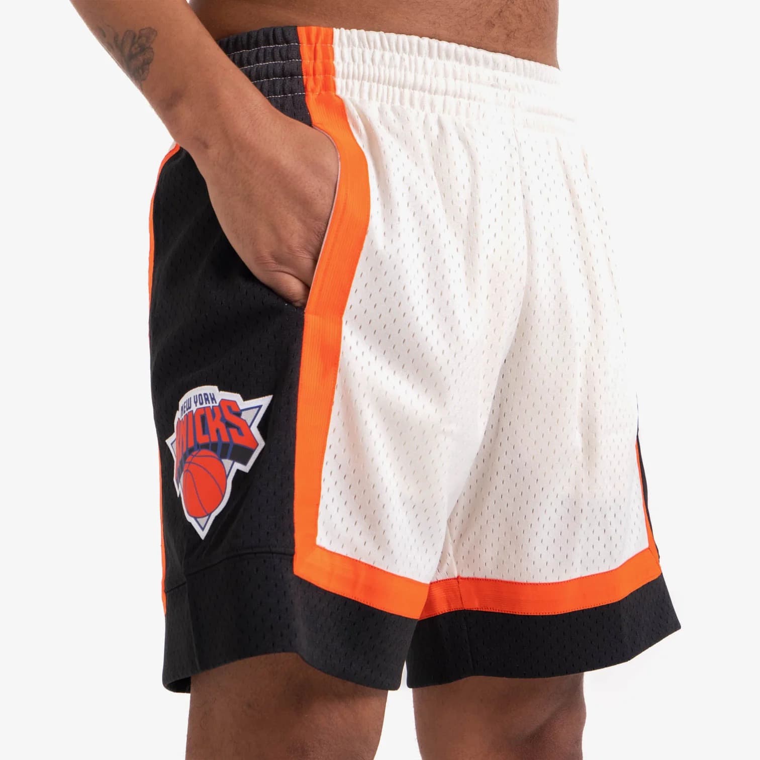 mitchell-ness-new-york-knicks-hardwood-classics-throwback-off-white-swingman-nba-shorts