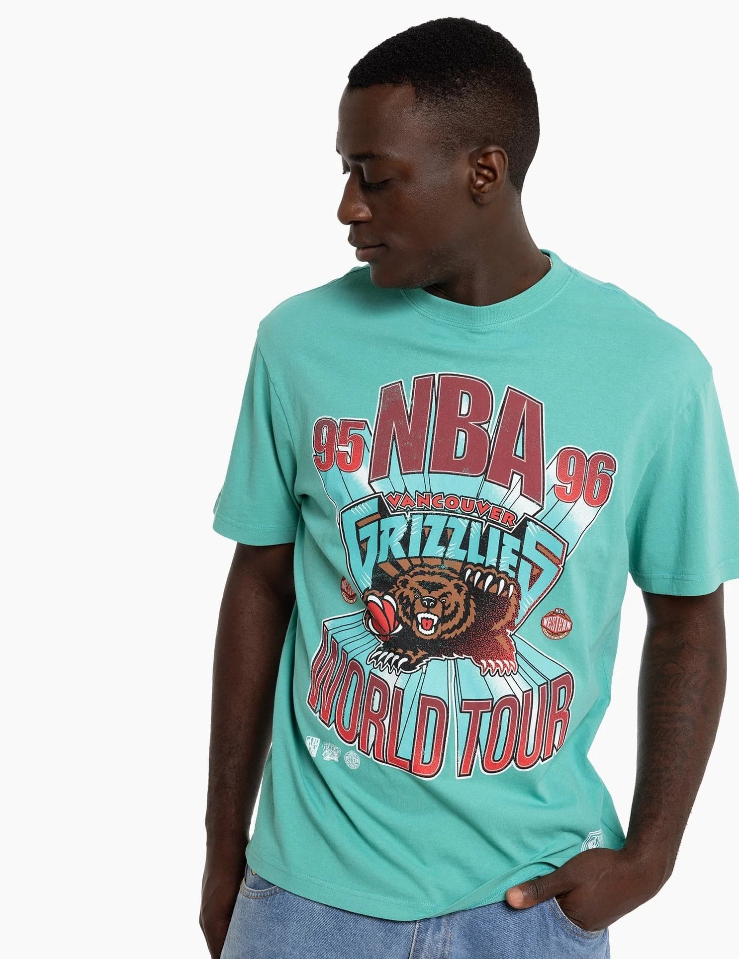 mitchell-ness-vancouver-grizzlies-vintage-bust-out-t-shirt