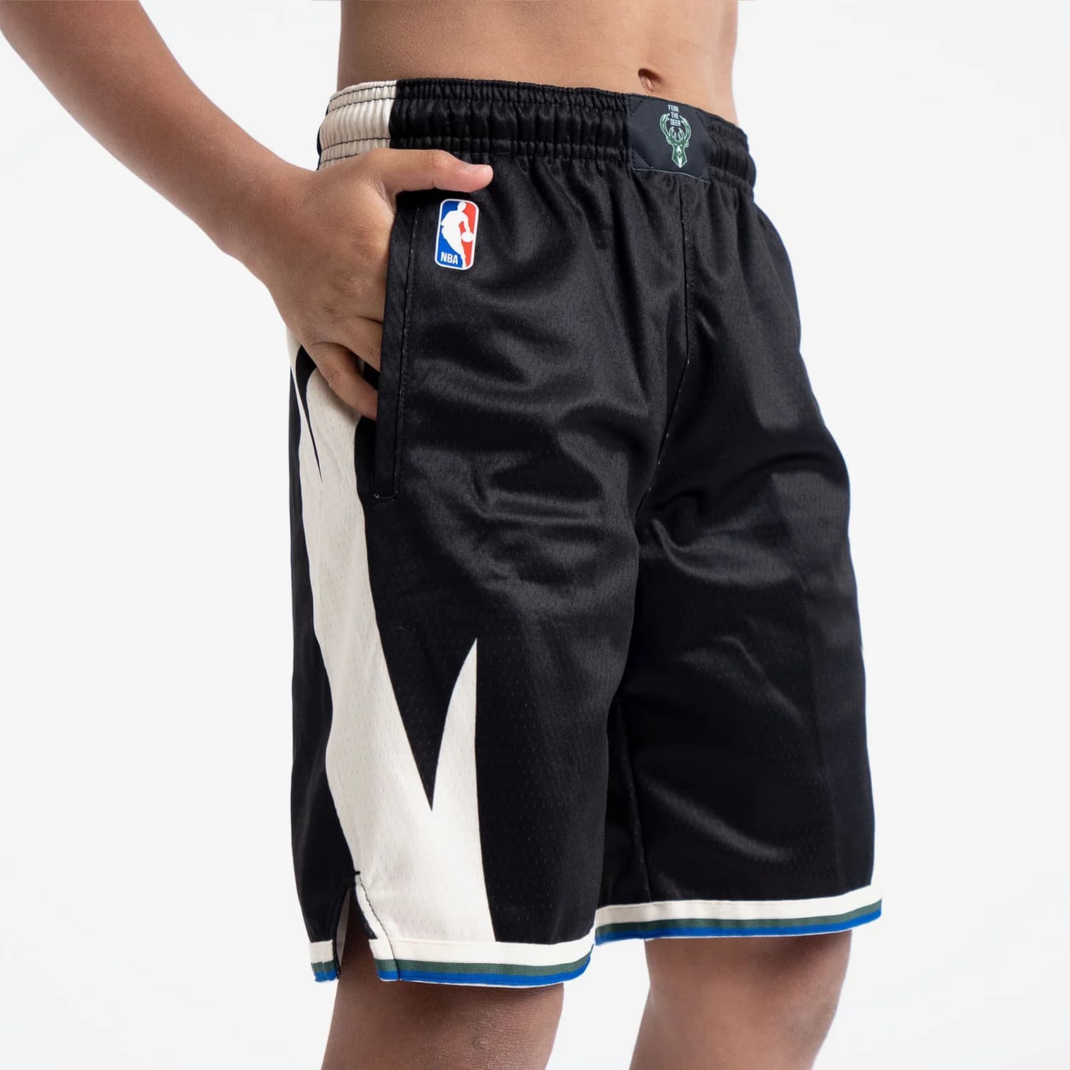 nike-milwaukee-bucks-2024-statement-edition-swingman-youth-nba-shorts