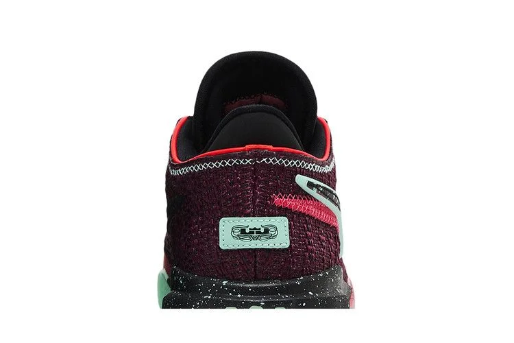 Кроссовки Nike LeBron 20 SE GS 'Night Maroon'