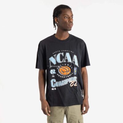 Mitchell-Ness-University-Of-North-Carolina-Tar-Heels-Vintage-82-Champions-NCAA-T-Shirt-1