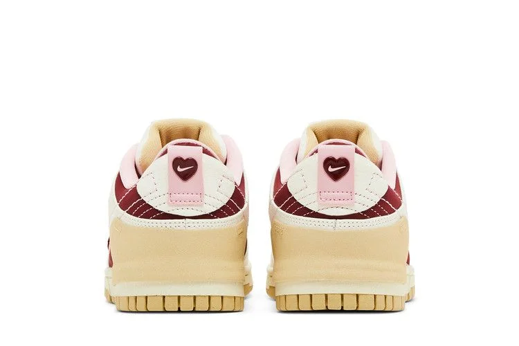 Кроссовки Nike Wmns Dunk Low Disrupt 2 'Valentine's Day'