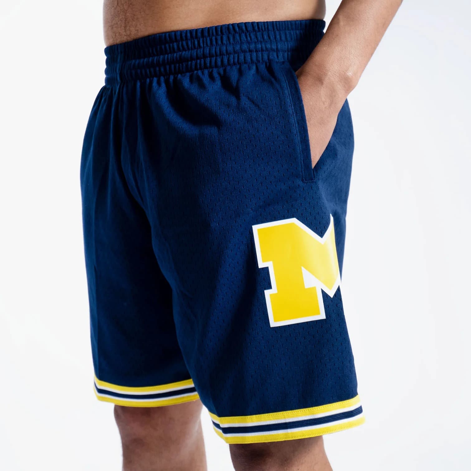 mitchell-ness-michigan-wolverines-hardwood-classics-throwback-swingman-ncaa-shorts