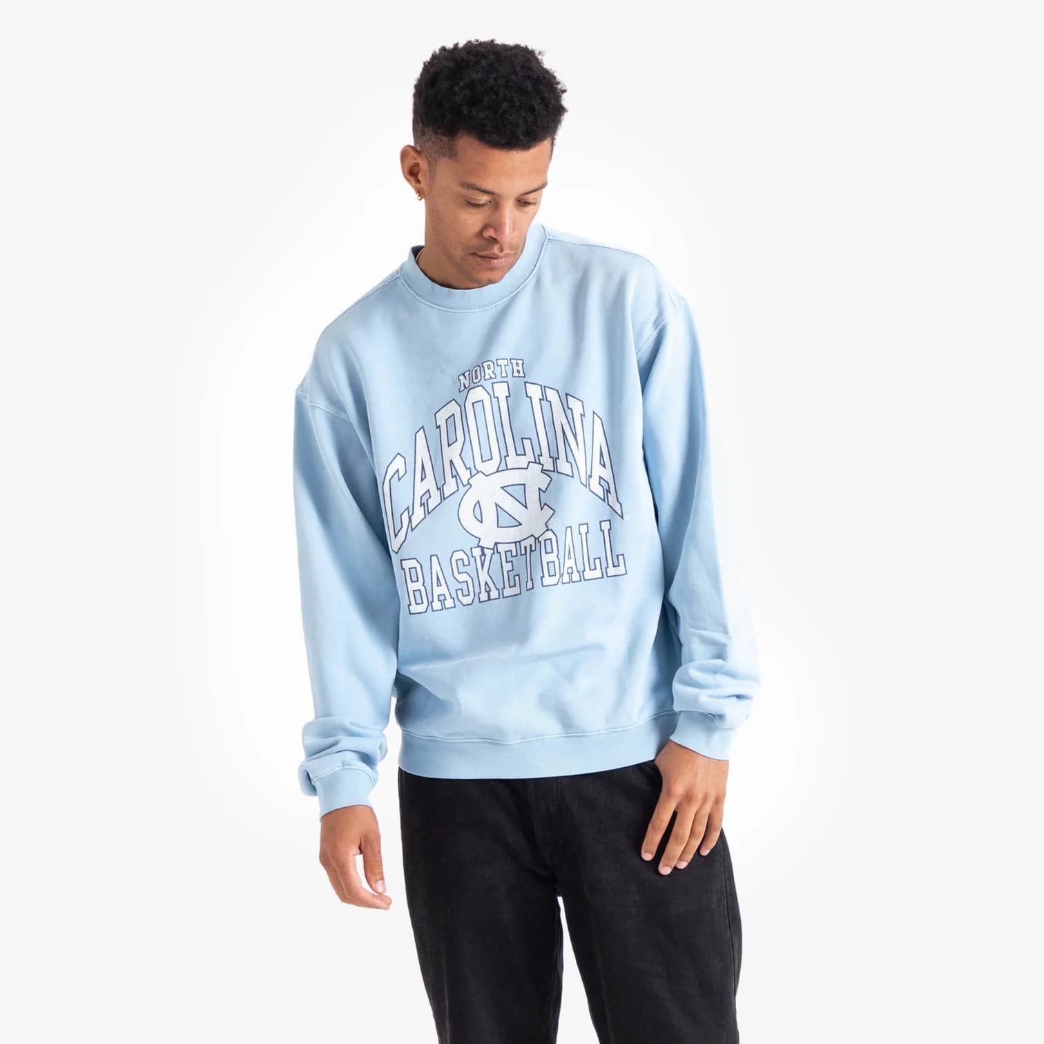 ncaa-university-of-north-carolina-tar-heels-vintage-arch-ncaa-crew-neck-jumper