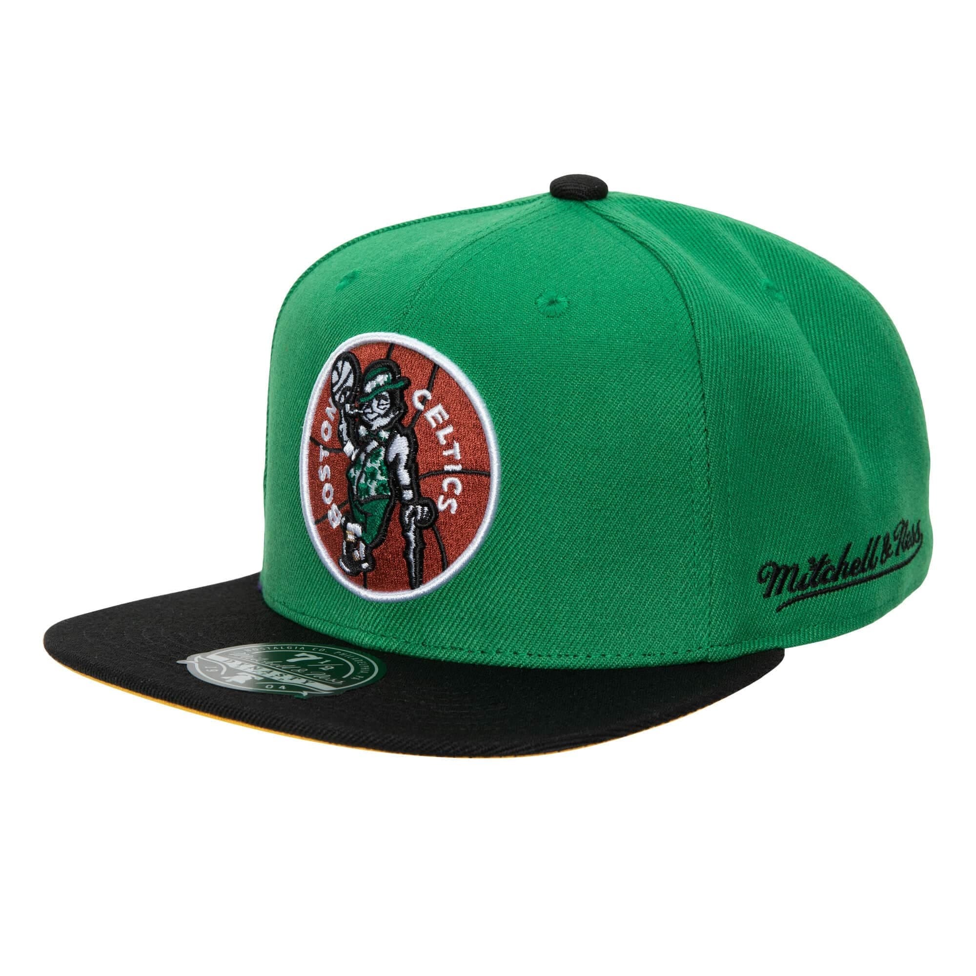 bejsbolka-mitchell-ness-team-side-fitted-hwc-boston-celtics-hat