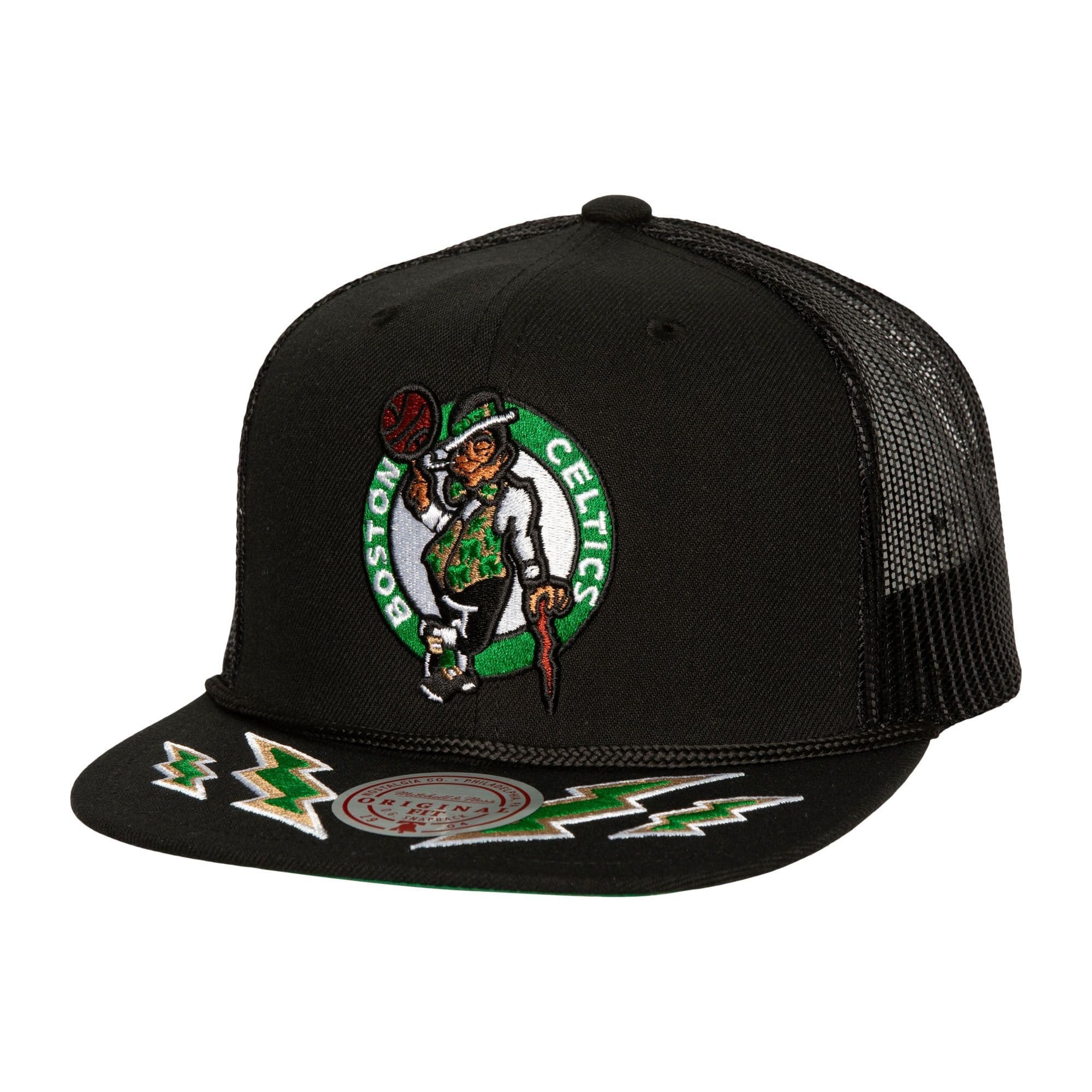 bejsbolka-mitchell-ness-recharge-trucker-boston-celtics-hat