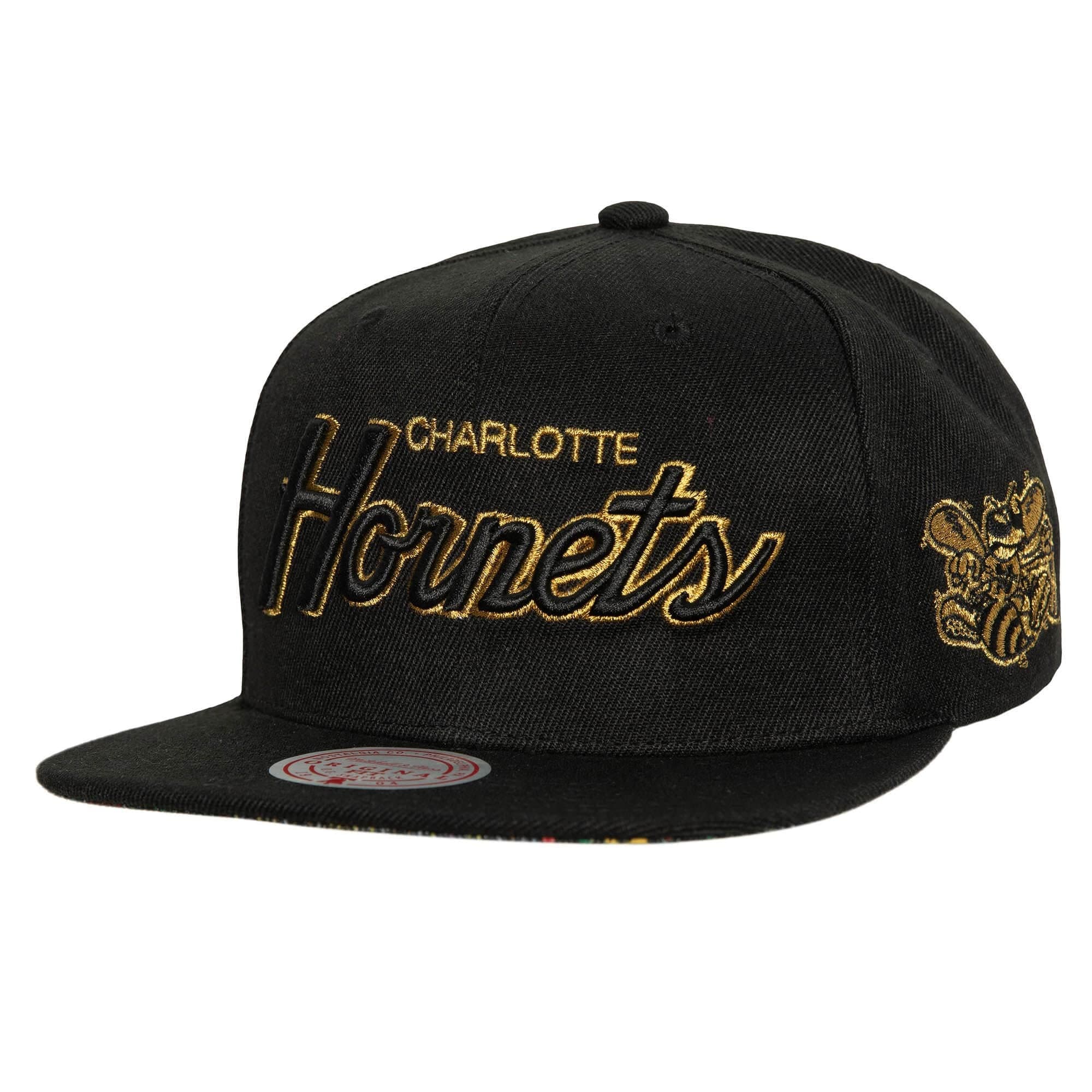 bejsbolka-mitchell-ness-bhm-script-snapback-hwc-charlotte-hornets-hat