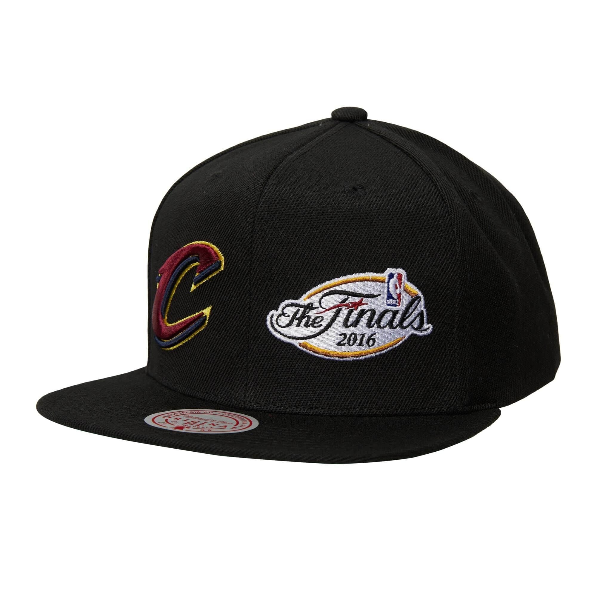 bejsbolka-mitchell-ness-dual-whammy-snapback-cleveland-cavaliers-hat