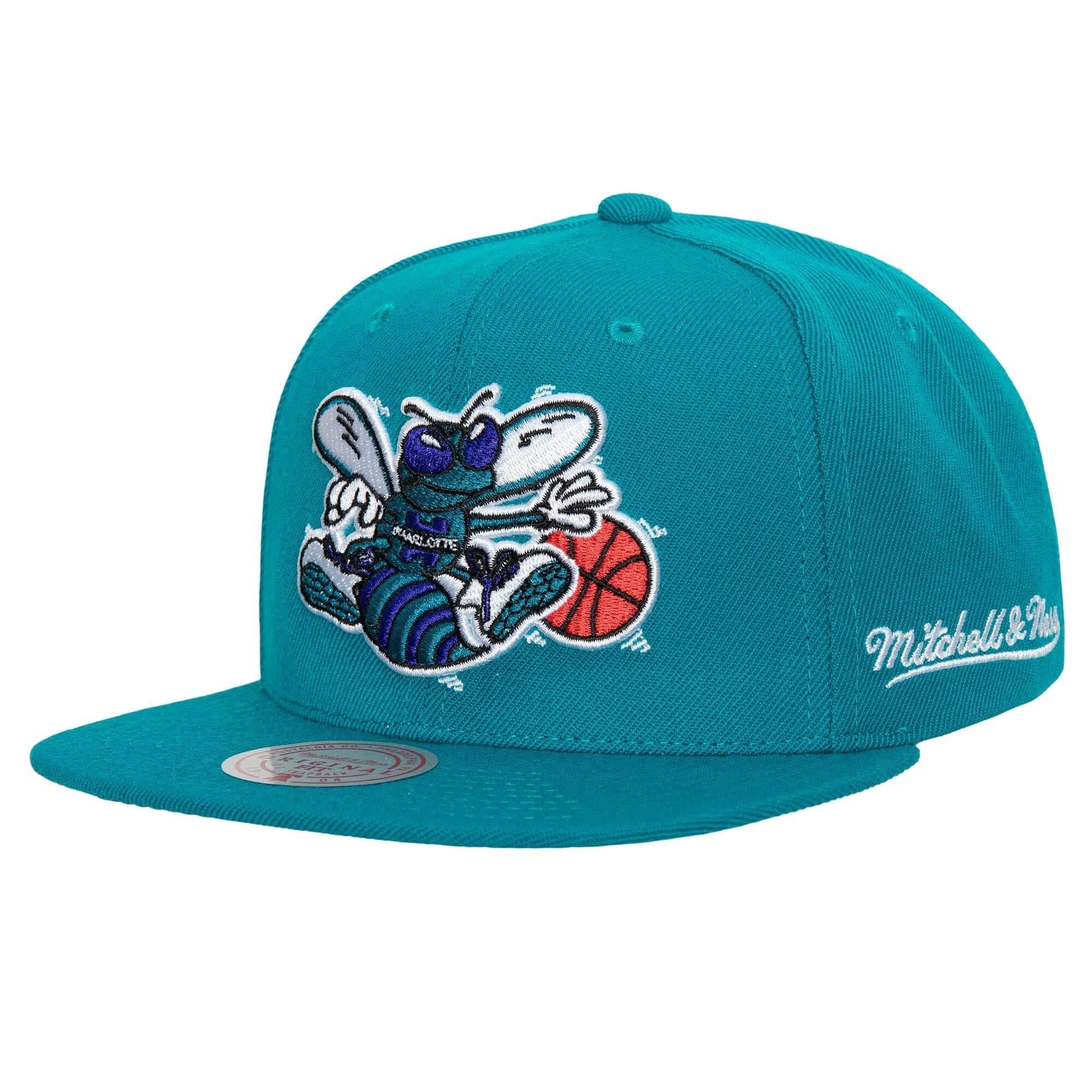 bejsbolka-mitchell-ness-english-dropback-snapback-hwc-charlotte-hornets-hat