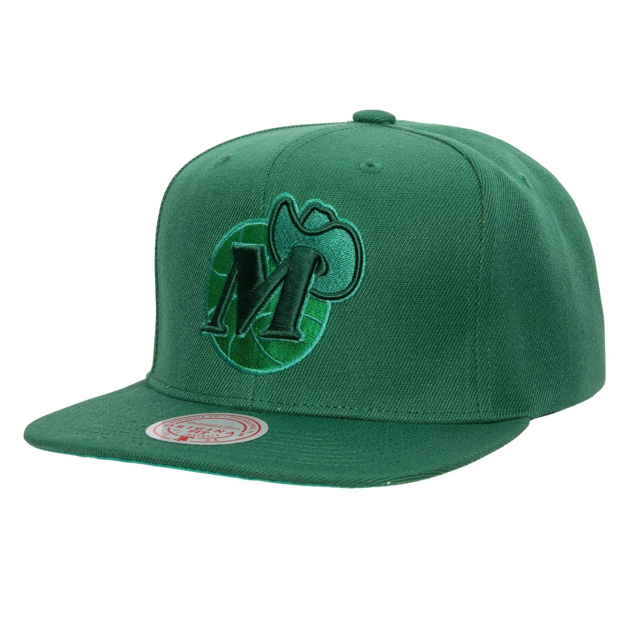 bejsbolka-mitchell-ness-monochromatic-snapback-hwc-dallas-mavericks-hat