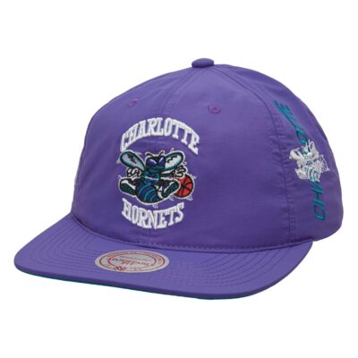 Mitchell-Ness-Nylon-Szn-Deadstock-Snapback-HWC-Charlotte-Hornets-Hat