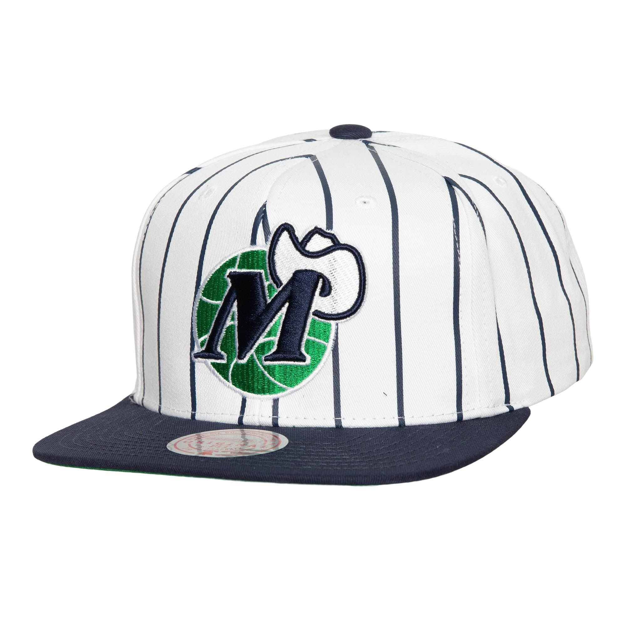 bejsbolka-mitchell-ness-retro-pinstripe-snapback-hwc-dallas-mavericks-hat