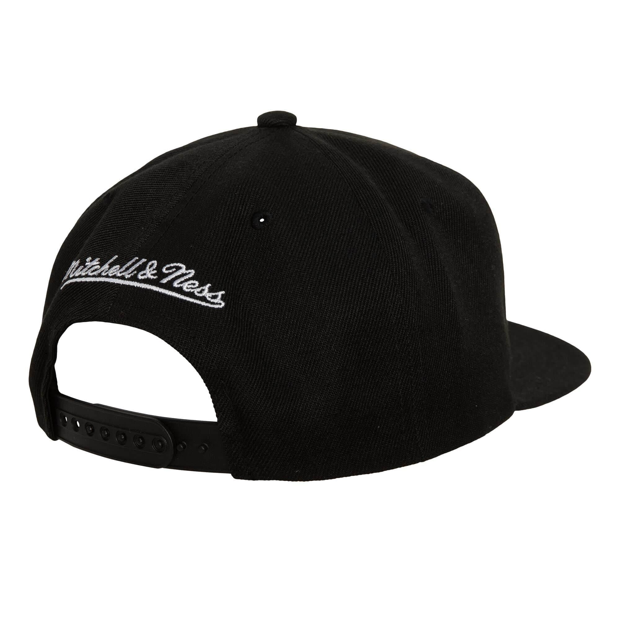 Бейсболка Mitchell & Ness Satin Under Snapback Brooklyn Nets Hat