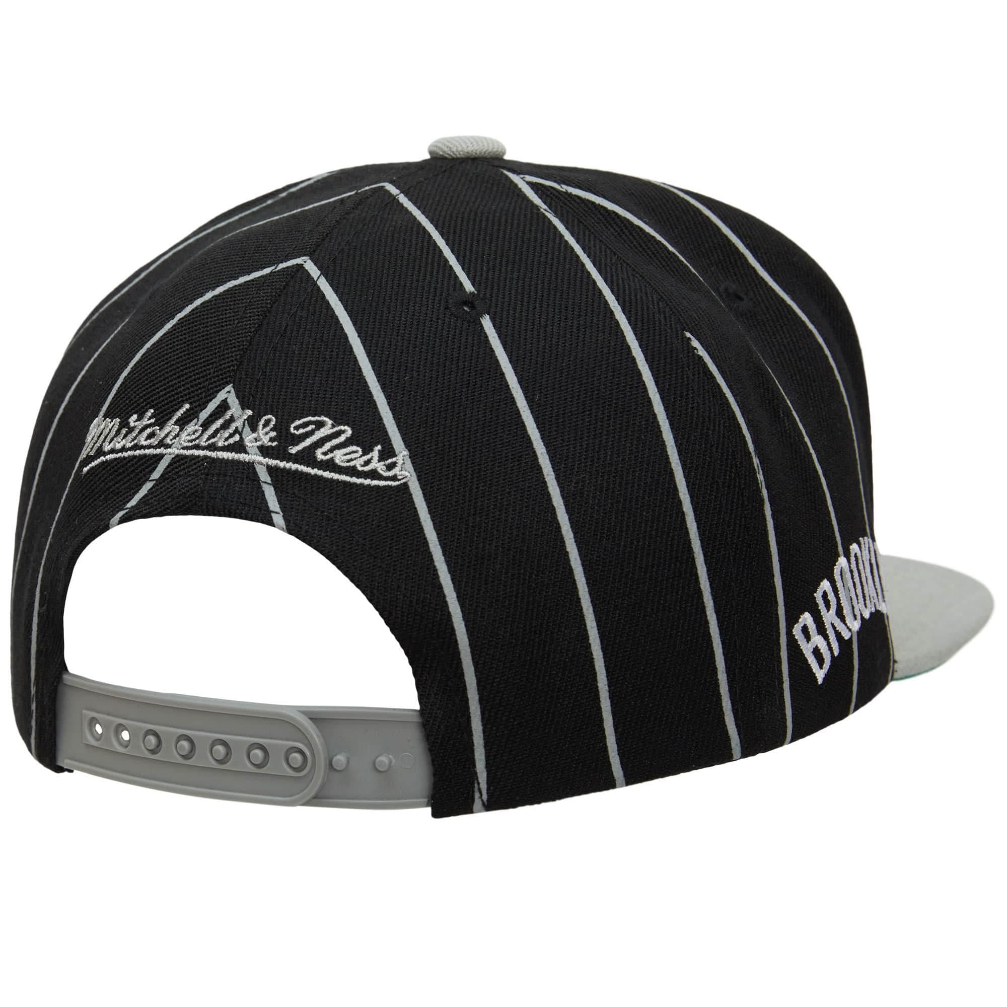 Бейсболка Mitchell & Ness Team Pin Snapback Brooklyn Nets Hat