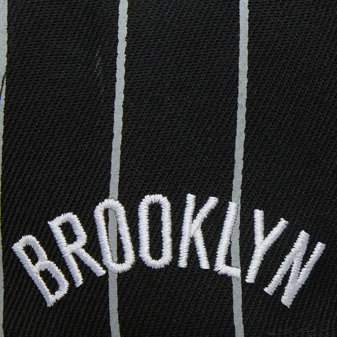 Бейсболка Mitchell & Ness Team Pin Snapback Brooklyn Nets Hat