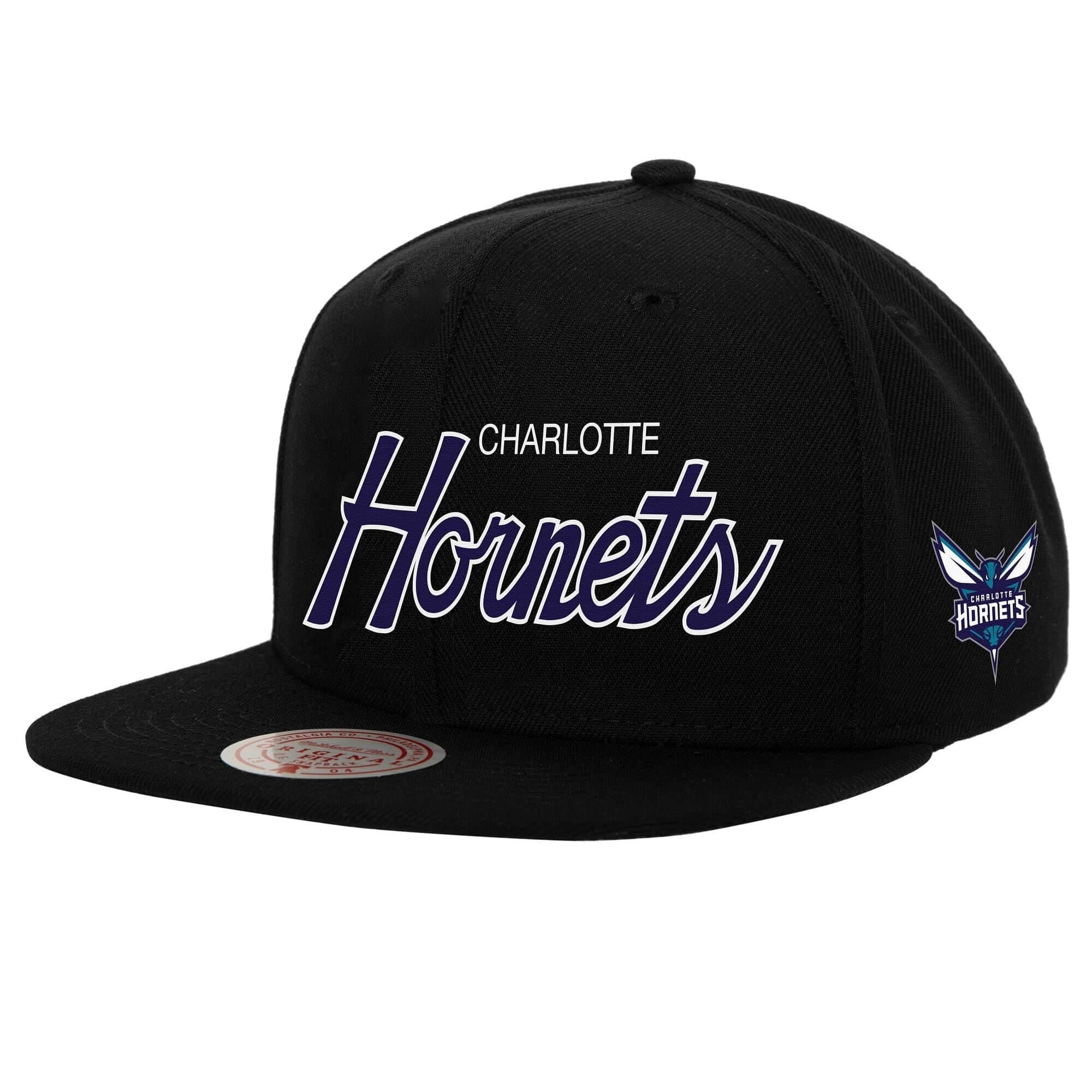 bejsbolka-mitchell-ness-team-script-2-0-snapback-charlotte-hornets-hat