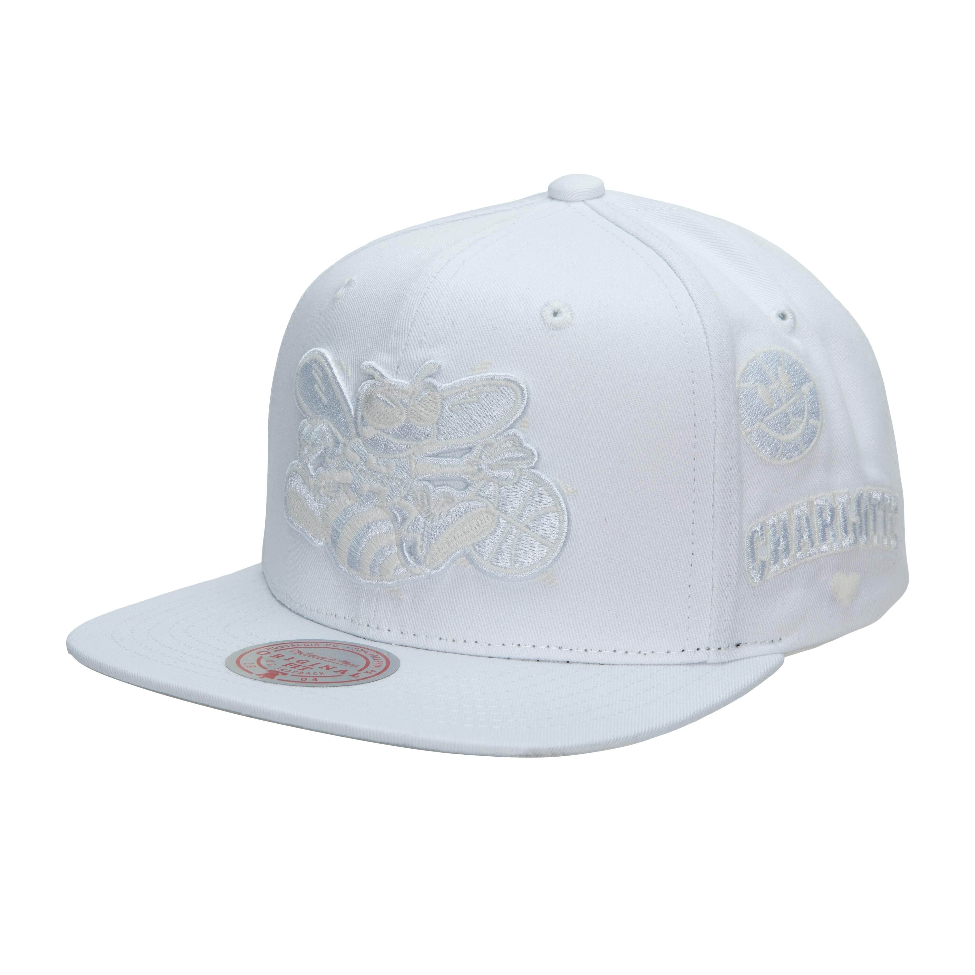 bejsbolka-mitchell-ness-uv-reactive-snapback-hwc-charlotte-hornets-hat