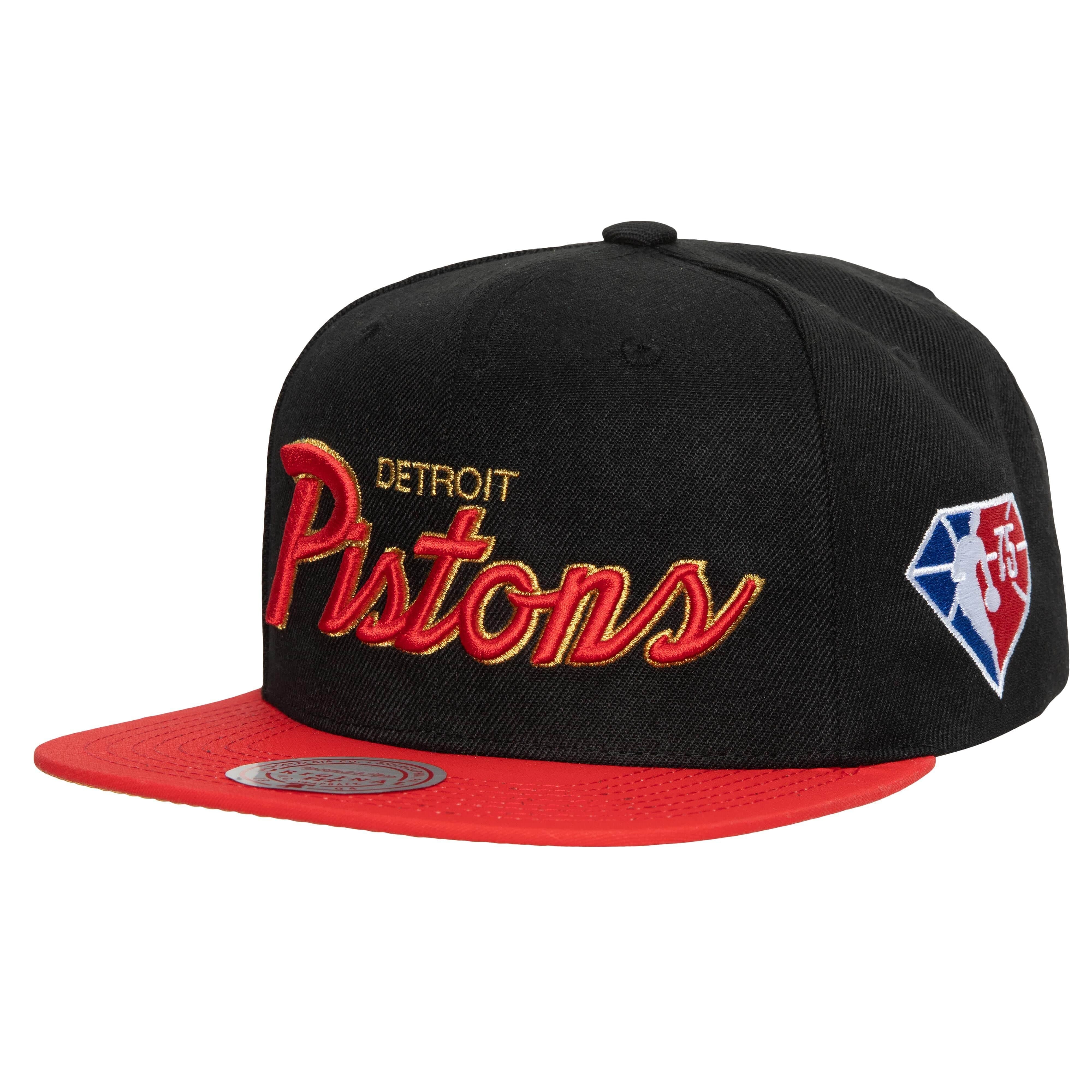 bejsbolka-mitchell-ness-75th-anniversary-gold-snapback-detroit-pistons-hat