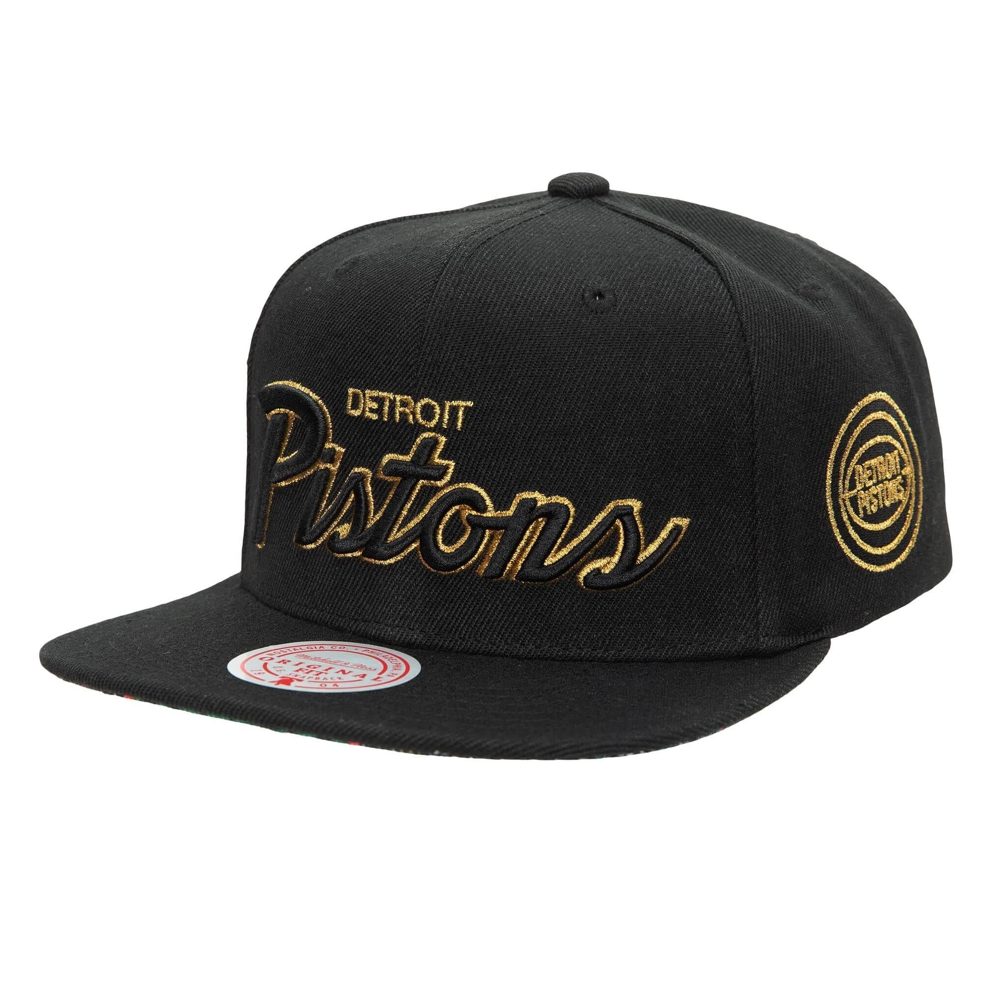 bejsbolka-mitchell-ness-bhm-script-snapback-hwc-detroit-pistons-hat