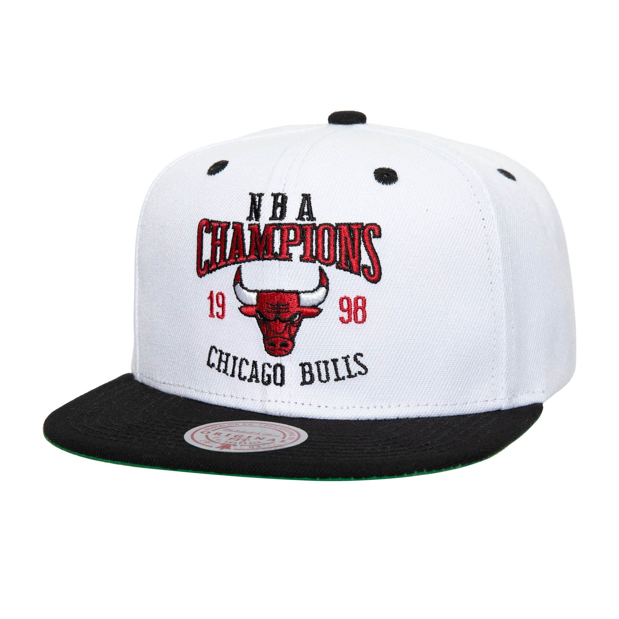 bejsbolka-mitchell-ness-champ-series-snapback-chicago-bulls-hat