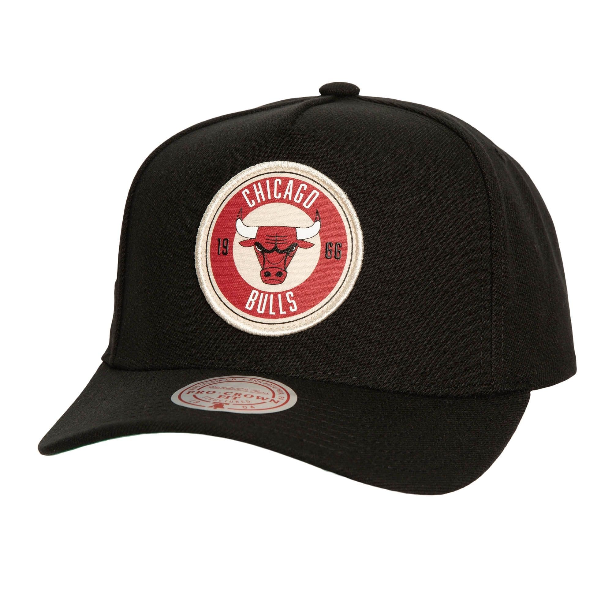 bejsbolka-mitchell-ness-circle-change-pro-snapback-chicago-bulls-hat