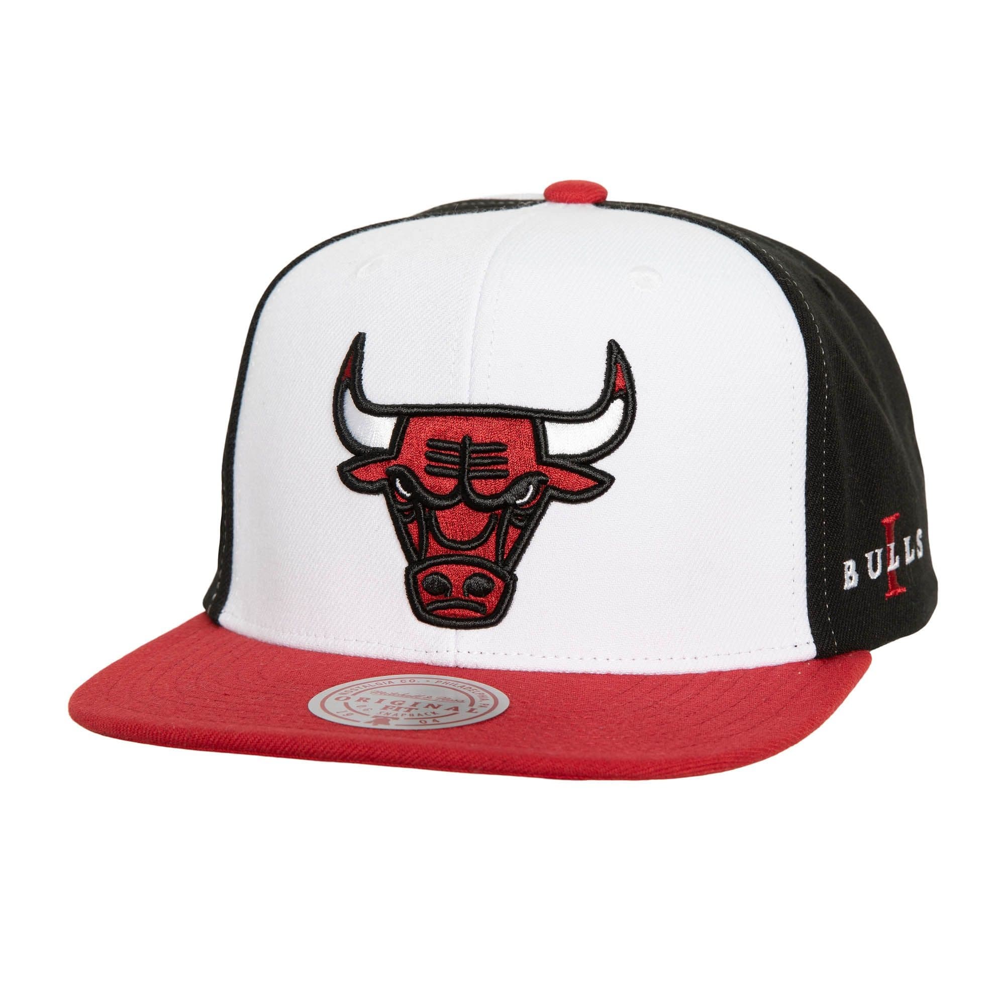 bejsbolka-mitchell-ness-core-i-snapback-chicago-bulls-hat