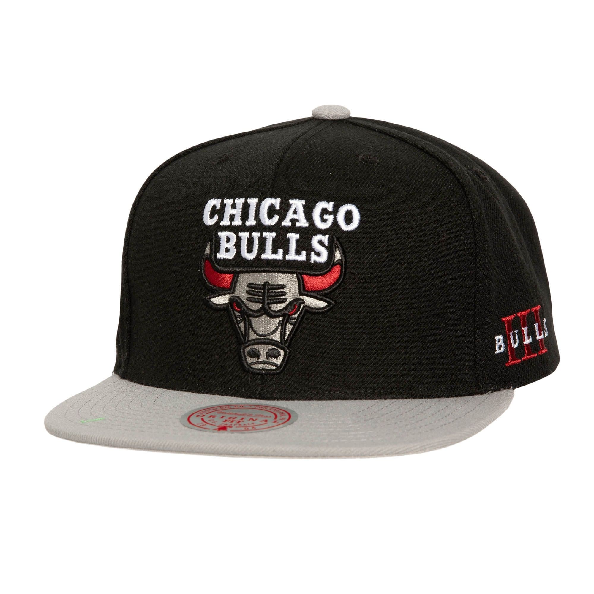 bejsbolka-mitchell-ness-core-iii-snapback-chicago-bulls-hat