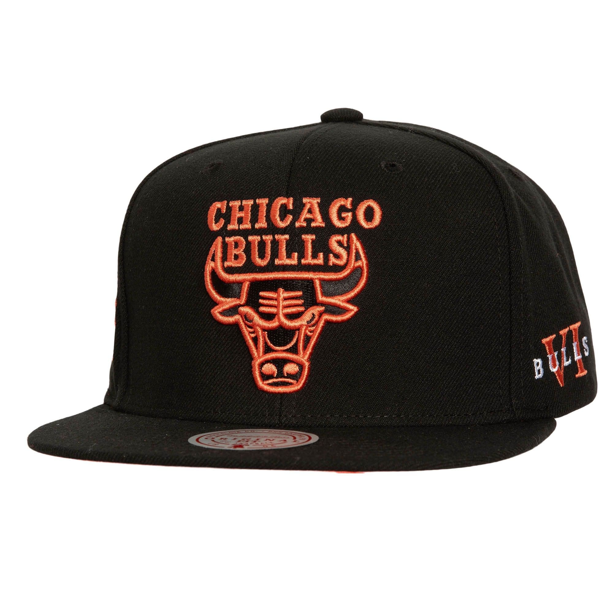 bejsbolka-mitchell-ness-core-vi-snapback-chicago-bulls-hat