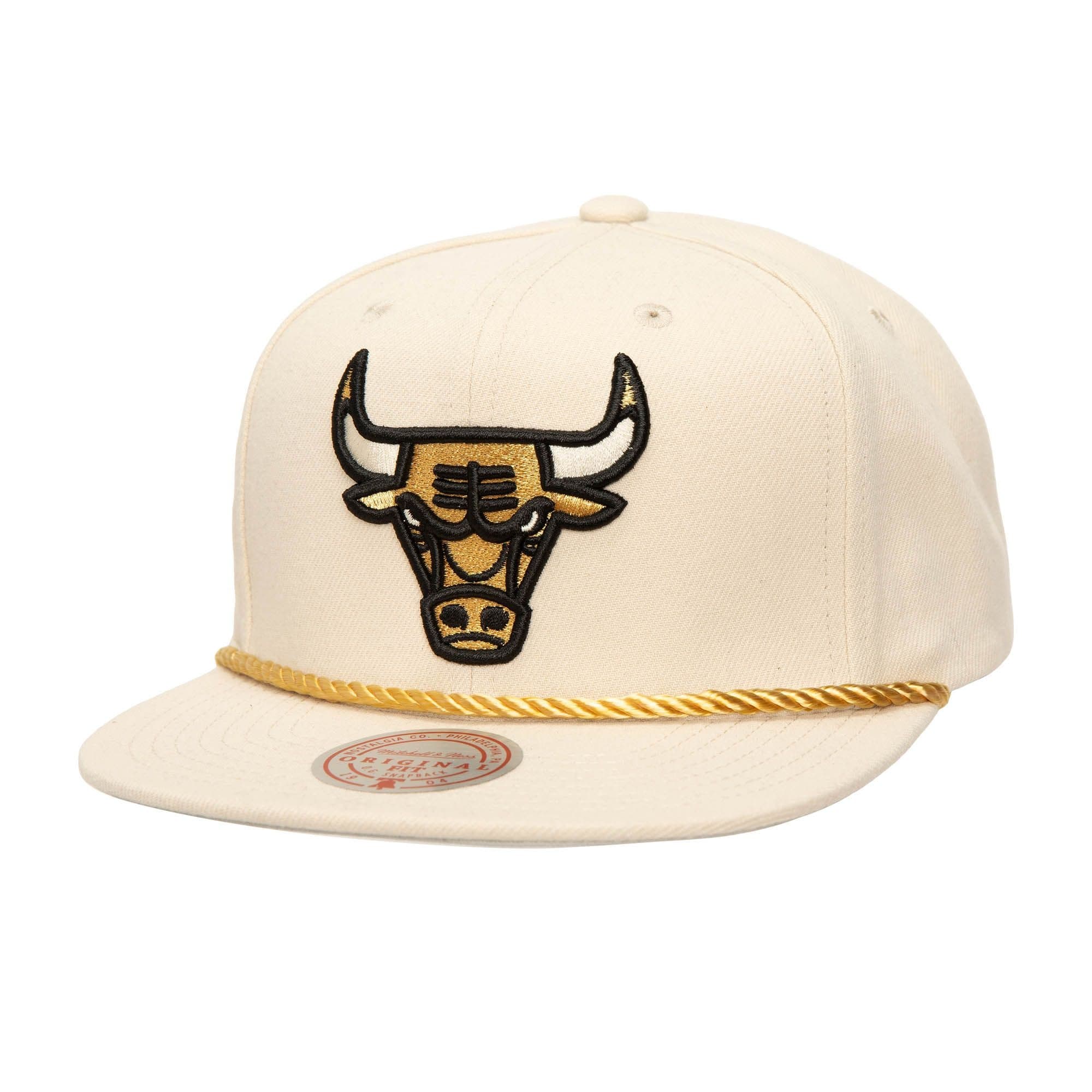 bejsbolka-mitchell-ness-golden-ivory-snapback-chicago-bulls-hat