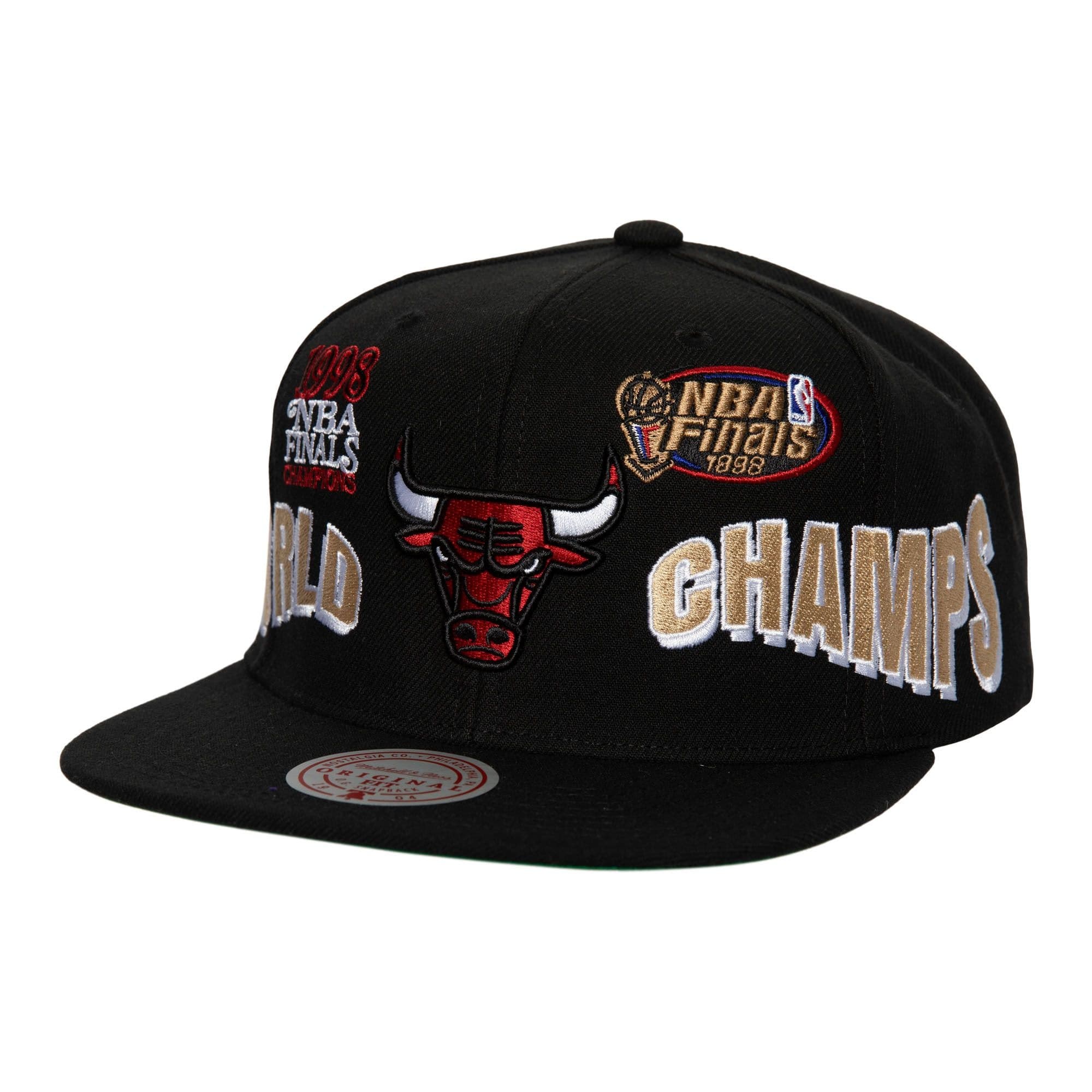 bejsbolka-mitchell-ness-world-champs-snapback-chicago-bulls-hat