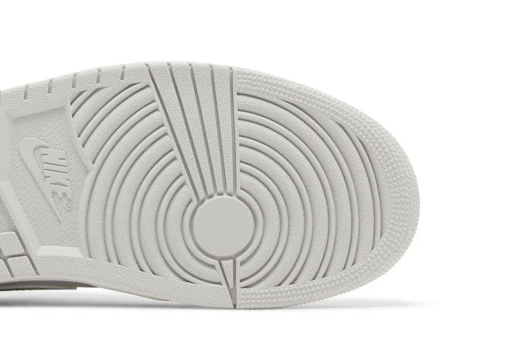 Кроссовки Air Jordan 1 Retro Low OG 'Metallic Silver'