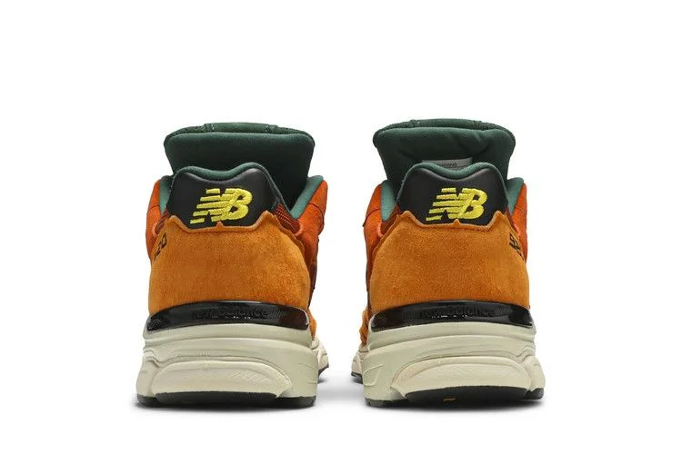 Кроссовки Sneakersnstuff x New Balance 920 Made in England 'SNS Sports World'