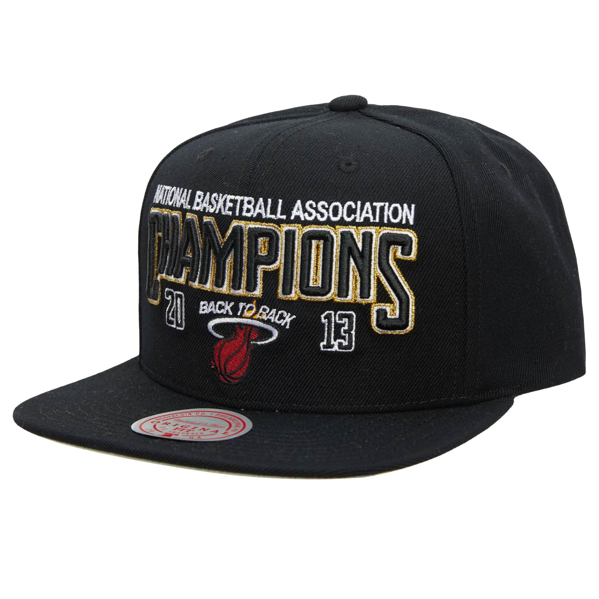 bejsbolka-mitchell-ness-champs-snapback-hwc-miami-heat-hat