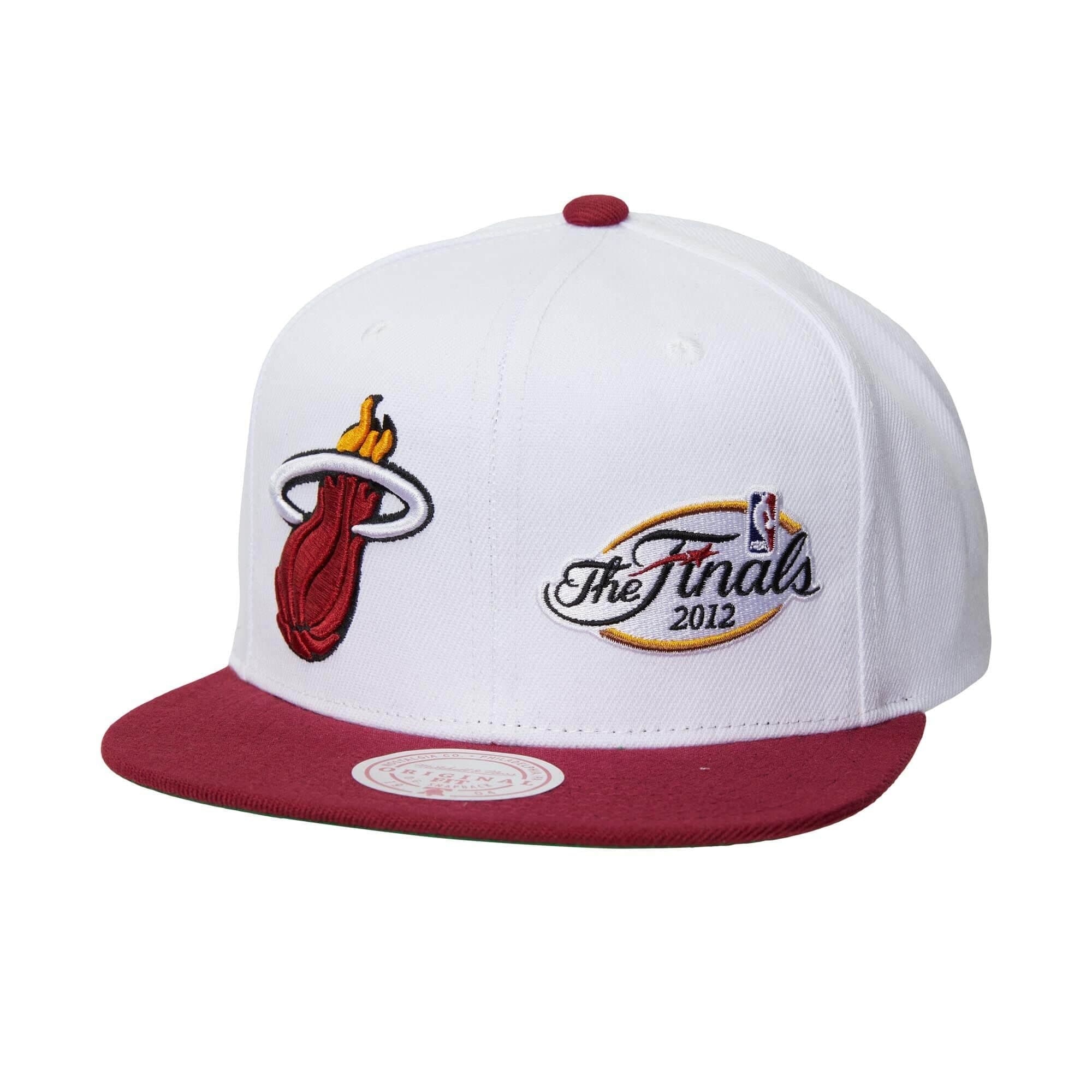 bejsbolka-mitchell-ness-dual-whammy-snapback-miami-heat-hat