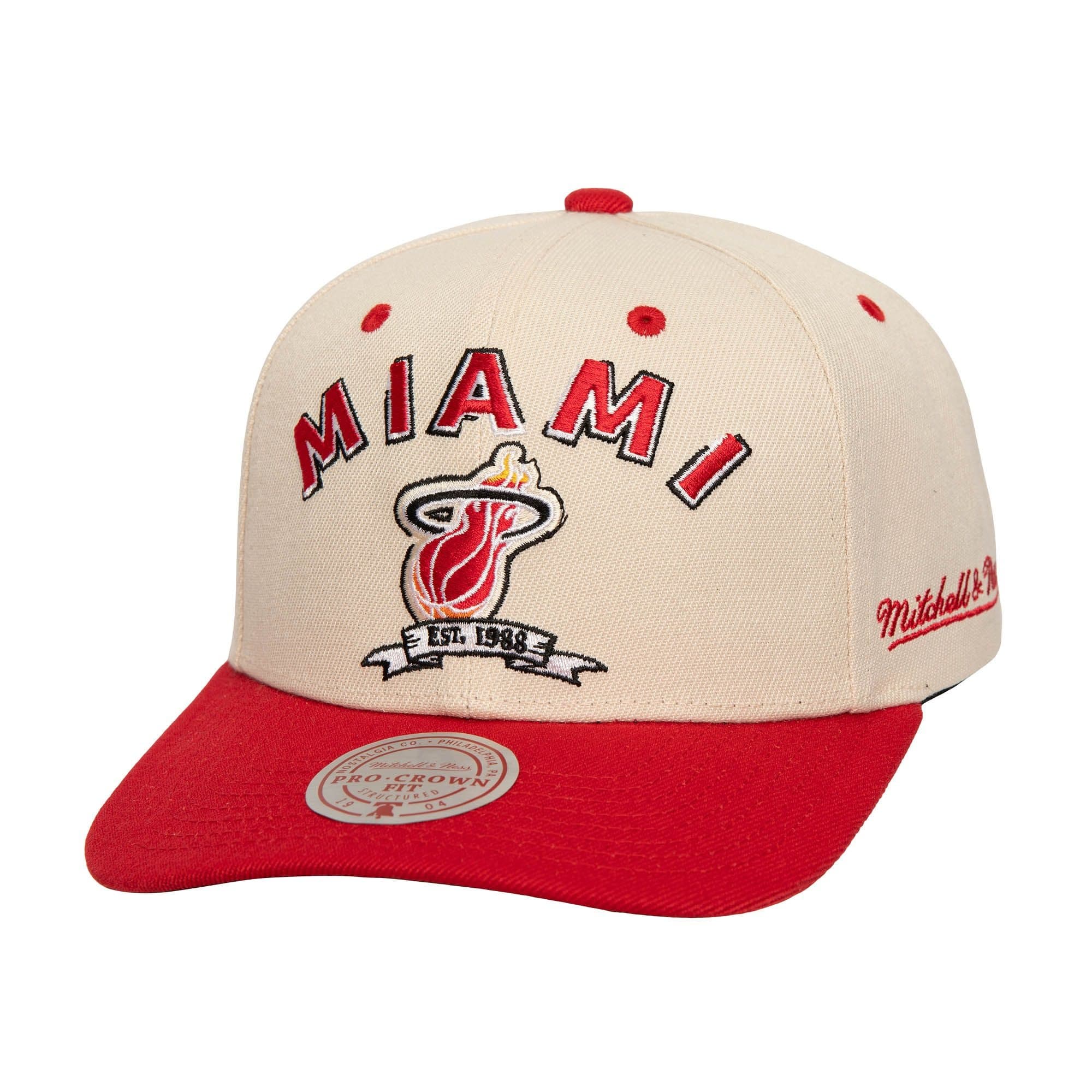 bejsbolka-mitchell-ness-legacy-defined-pro-snapback-hwc-miami-heat-hat