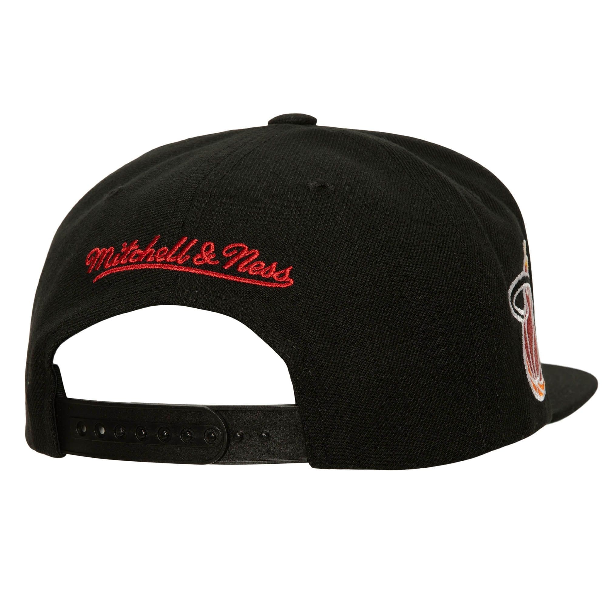 Бейсболка Mitchell & Ness Retro Sport Snapback HWC Miami Heat Hat