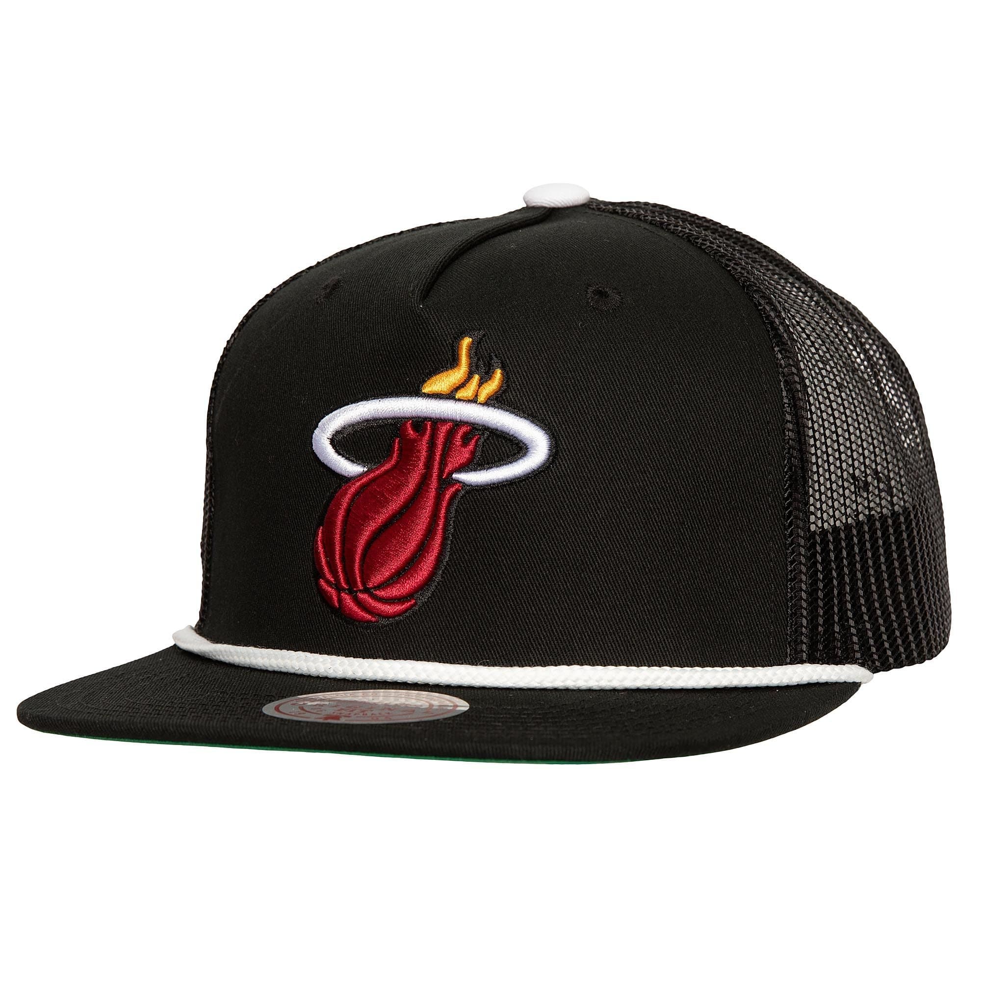 bejsbolka-mitchell-ness-roper-trucker-miami-heat-hat