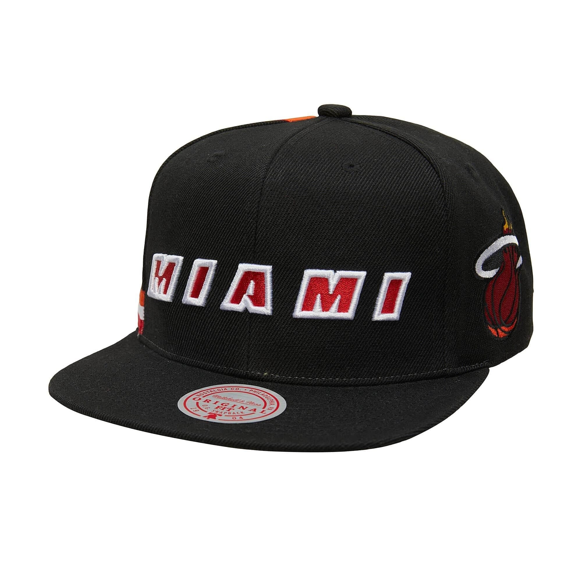 bejsbolka-mitchell-ness-short-hook-snapback-hwc-miami-heat-hat