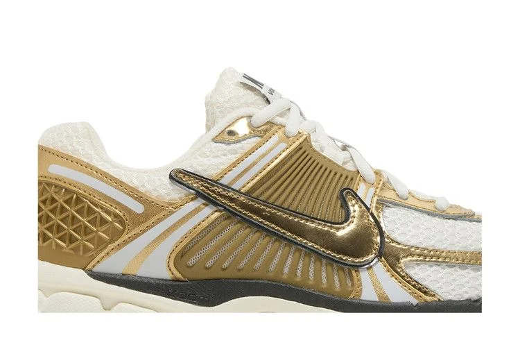 Кроссовки Nike Wmns Air Zoom Vomero 5 'Metallic Gold'