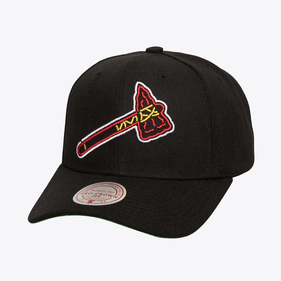 bejsbolka-mitchell-ness-black-atlanta-braves-neon-logo-pro-crown-snapback-hat