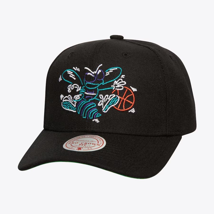 bejsbolka-mitchell-ness-black-charlotte-hornets-hardwood-classics-neon-logo-pro-crown-snapback-hat