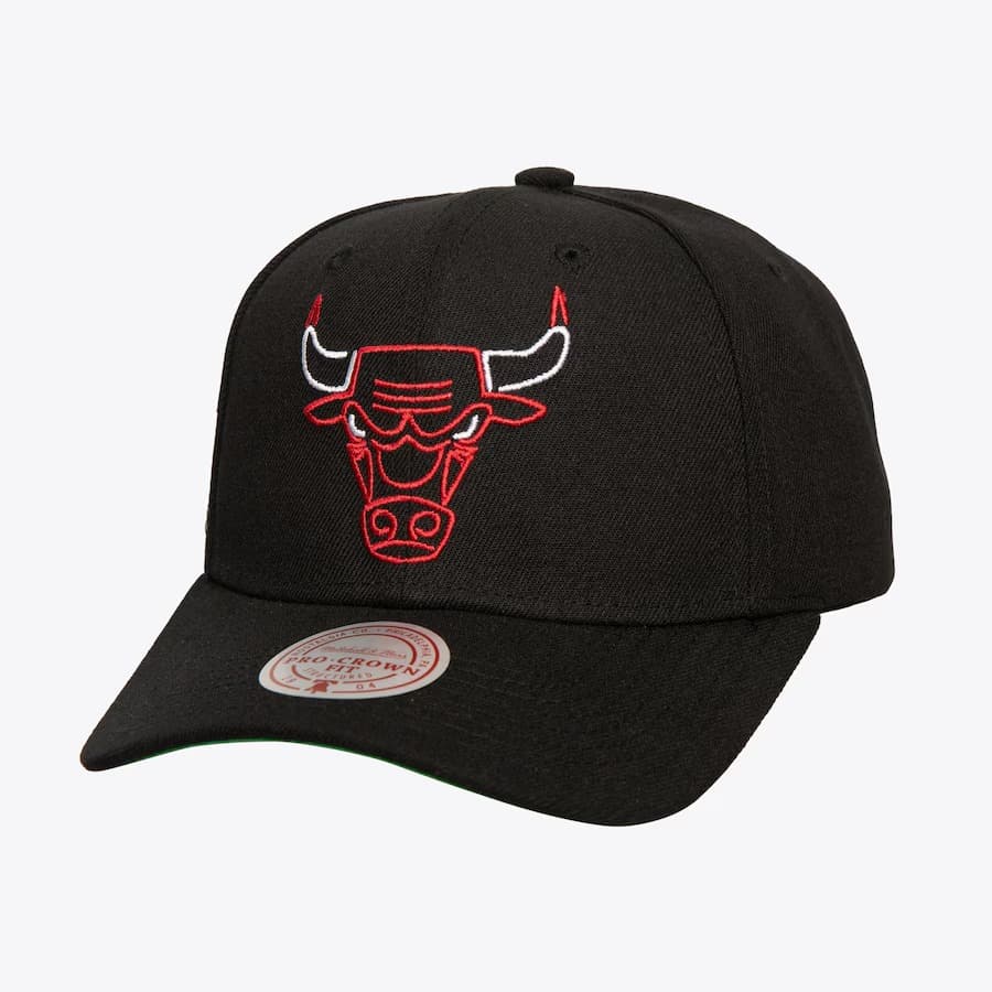 bejsbolka-mitchell-ness-black-chicago-bulls-neon-logo-pro-crown-snapback-hat